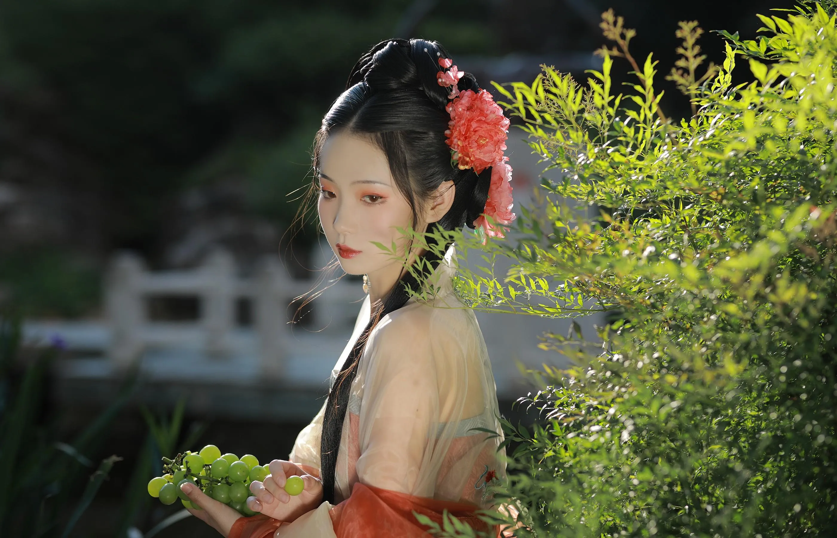 [YITUYU艺图语]2022.09.06 美人迈兮音尘阙 落花人独立 [34P]插图1